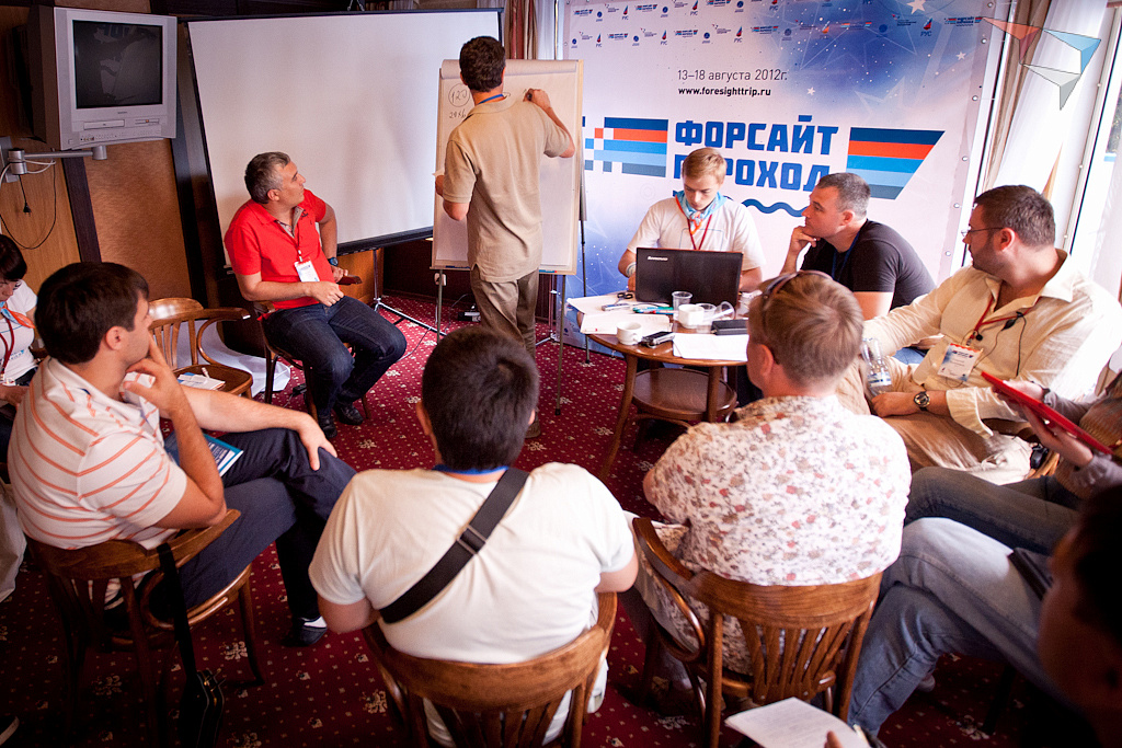 Форсайт-пароход: серия форсайт-сессий, организованная Агентством стратегических инициатив (АСИ), Российским управленческим сообществом президентской программы подготовки управленческих кадров (РУС) и фондом «Разумный интернет»