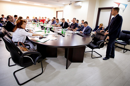 Форсайт-пароход: Встреча с вице-губернатором Ярославской области Виктором Костиным. Круглый стол, посвященный подготовке кадров для фармацевтической промышленности. Посещение завода Р-Фарм (г. Ярославль)